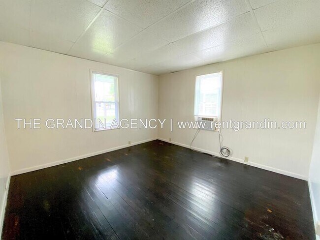 Building Photo - 909 13th St SE