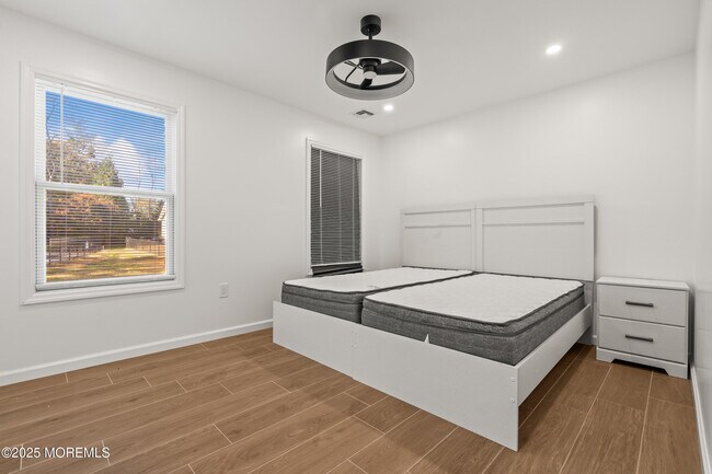 Building Photo - 72 Whalepond Rd