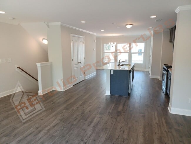 Building Photo - 718 Rosefield Dr