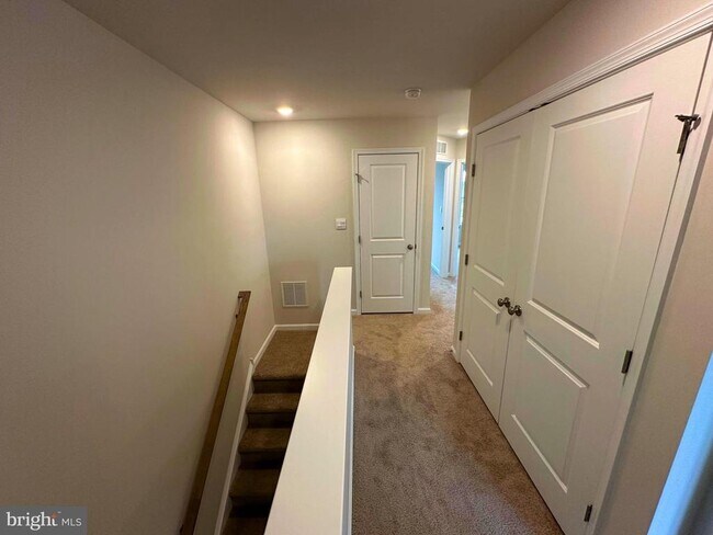 Building Photo - 172 Bell Ct