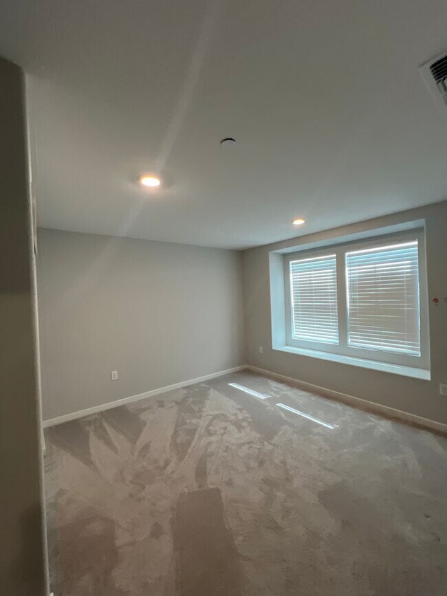 Building Photo - Gorgeous 4 Bedroom and 3 Bathroom Home in Wildhawk North Development $3,100 plus utilities and solar