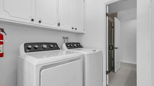 Building Photo - 1111 S San Joaquin Dr