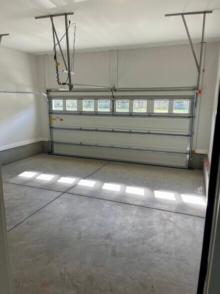 Building Photo - 2034 Comradery Wy