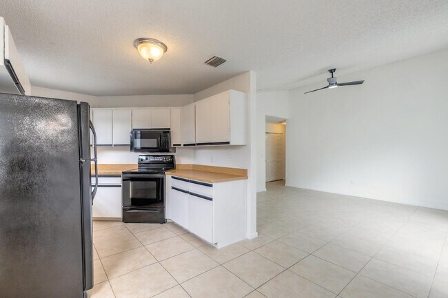 Building Photo - 91 Wellwood Ln