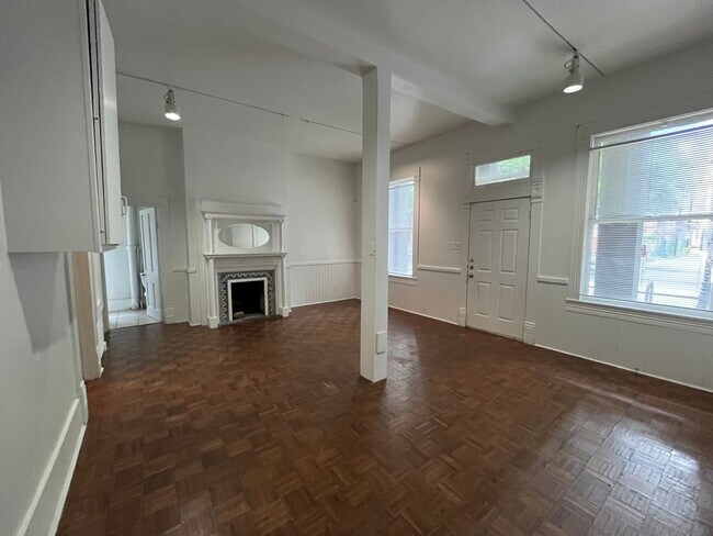Building Photo - 2204 Rio Grande St