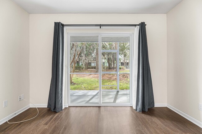 Building Photo - Move-In Ready 2 BR/ 2BA Condo on Southside...