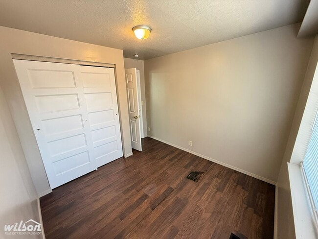 Building Photo - Spacious 3-Bedroom - 2-Bath Home with Bonu...