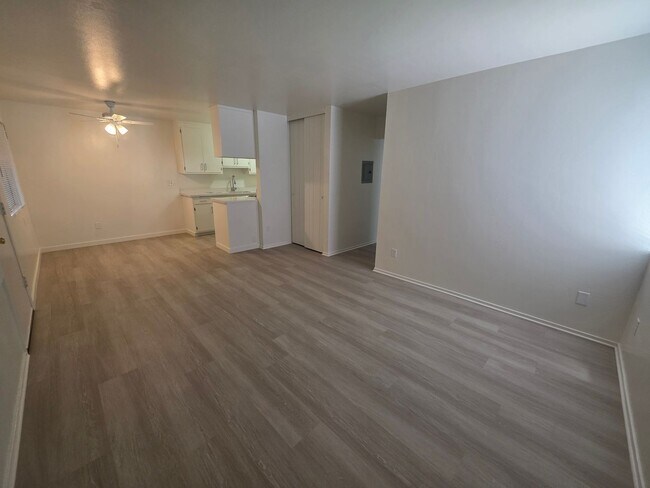 Building Photo - This is a large 2-bdr in a convenient, Fre...