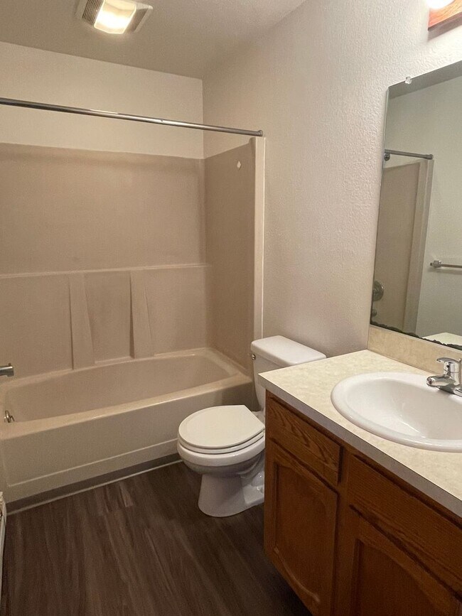 Building Photo - Pet Friendly, Private 3 Bedroom Home