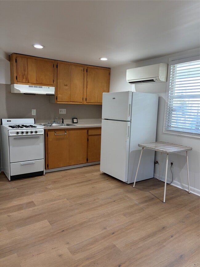 Building Photo - 1719 Dunlavy St