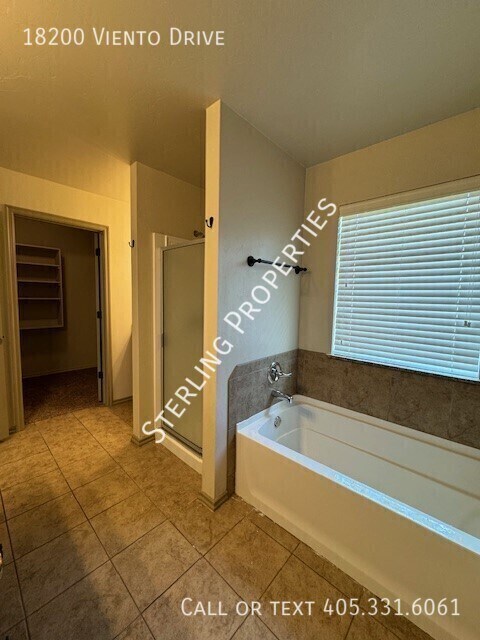 Building Photo - 18200 Viento Dr