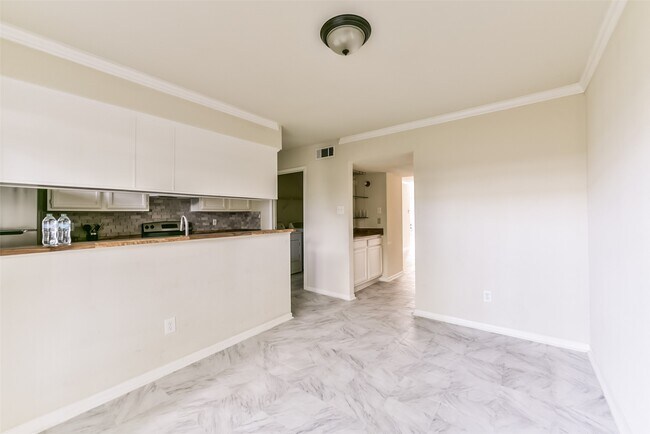 Building Photo - 5917 Fairdale Ln