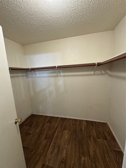 Building Photo - 512 Magdalen Ave