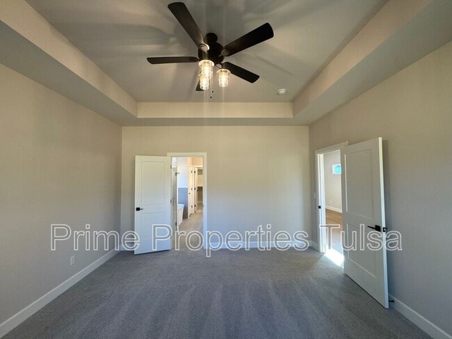 Building Photo - 1022 E Delmar Pl