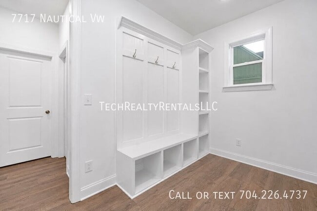 Building Photo - 7717 Nautical View