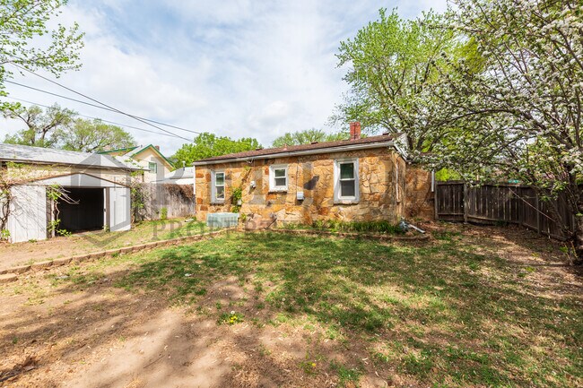 Building Photo - 2903 W Douglas Ave