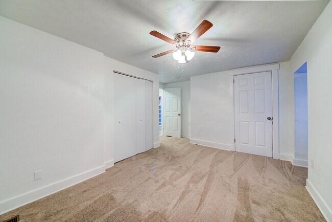 Building Photo - Beautiful 3 bedroom home in Mt. Washington available September 1!