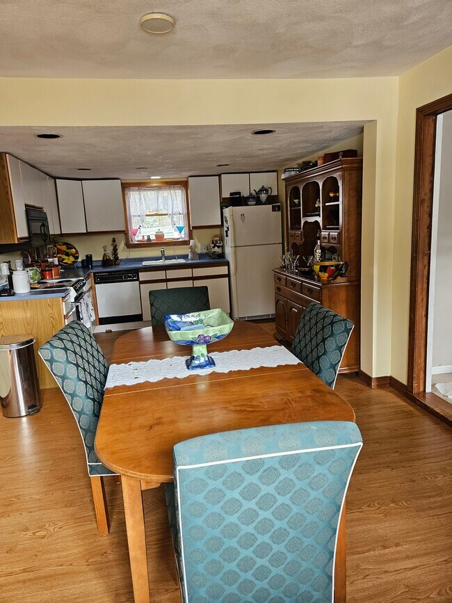 Primary Photo - 9 Baxter Cir