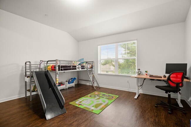 Building Photo - 1620 Bryant Dr