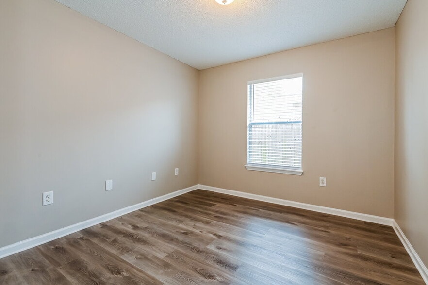 Building Photo - 14414 Woodfield Cir S