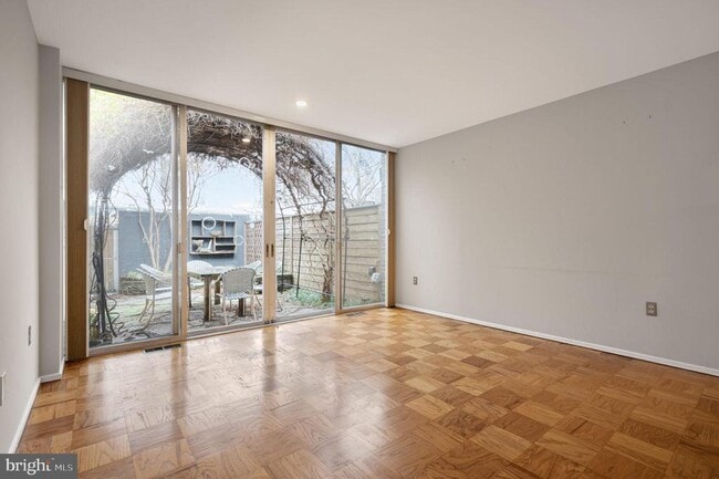 Building Photo - 302 N St SW