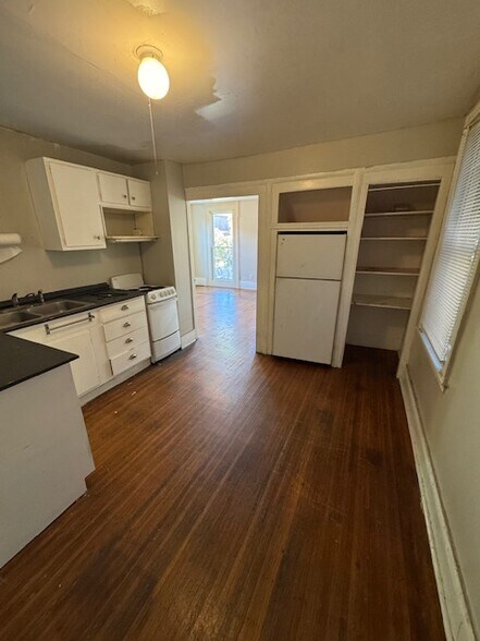 Building Photo - 46 Alexander St