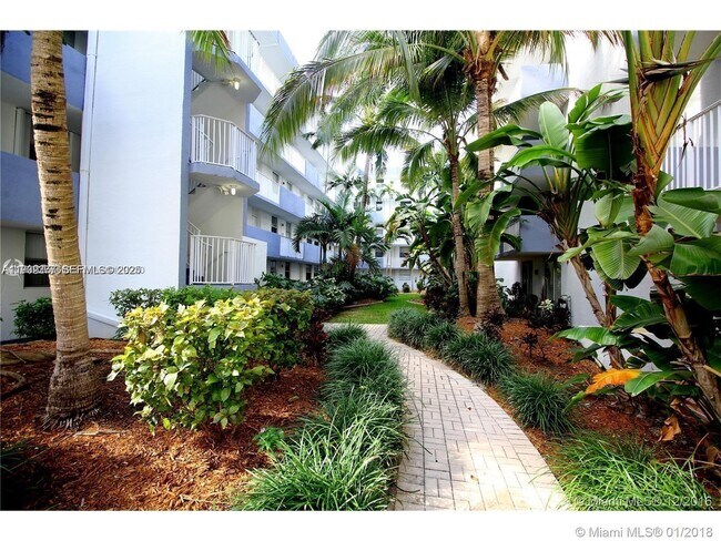 Building Photo - 1801 S Treasure Dr