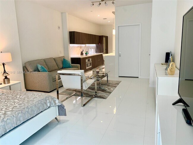 Building Photo - 851 NE 1st Ave