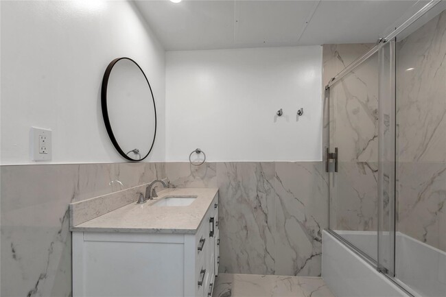 Building Photo - 22 Sagamore Hill Dr