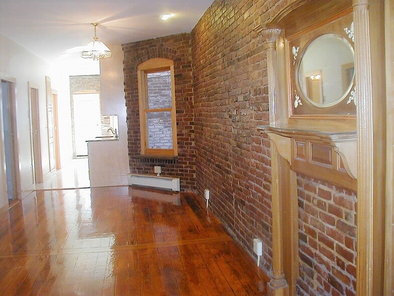 back toward kit - 71 Baldwin St