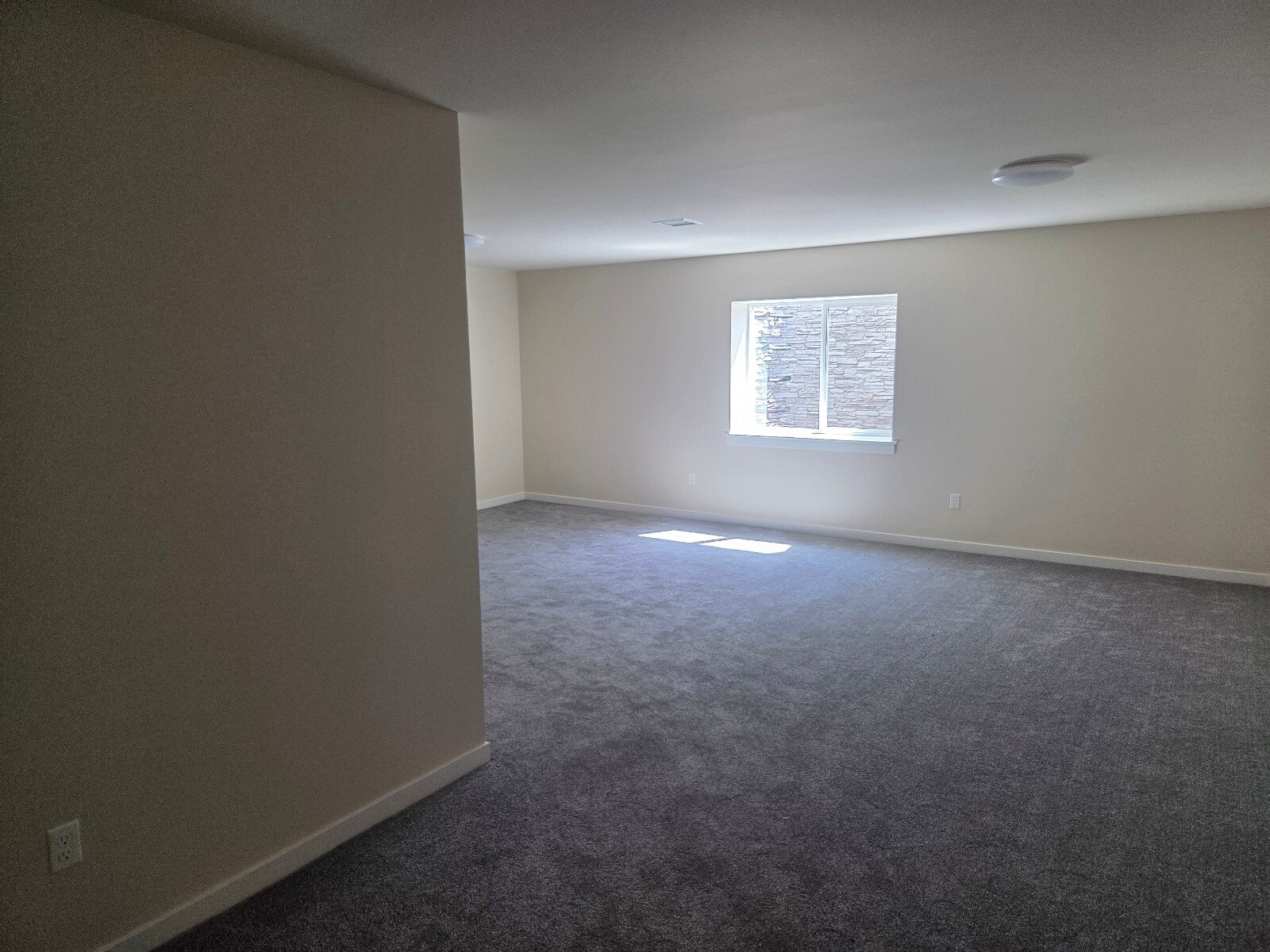 Building Photo - 1392 Edington Ave