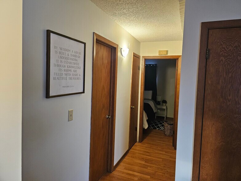 Building Photo - 1006 Oak St