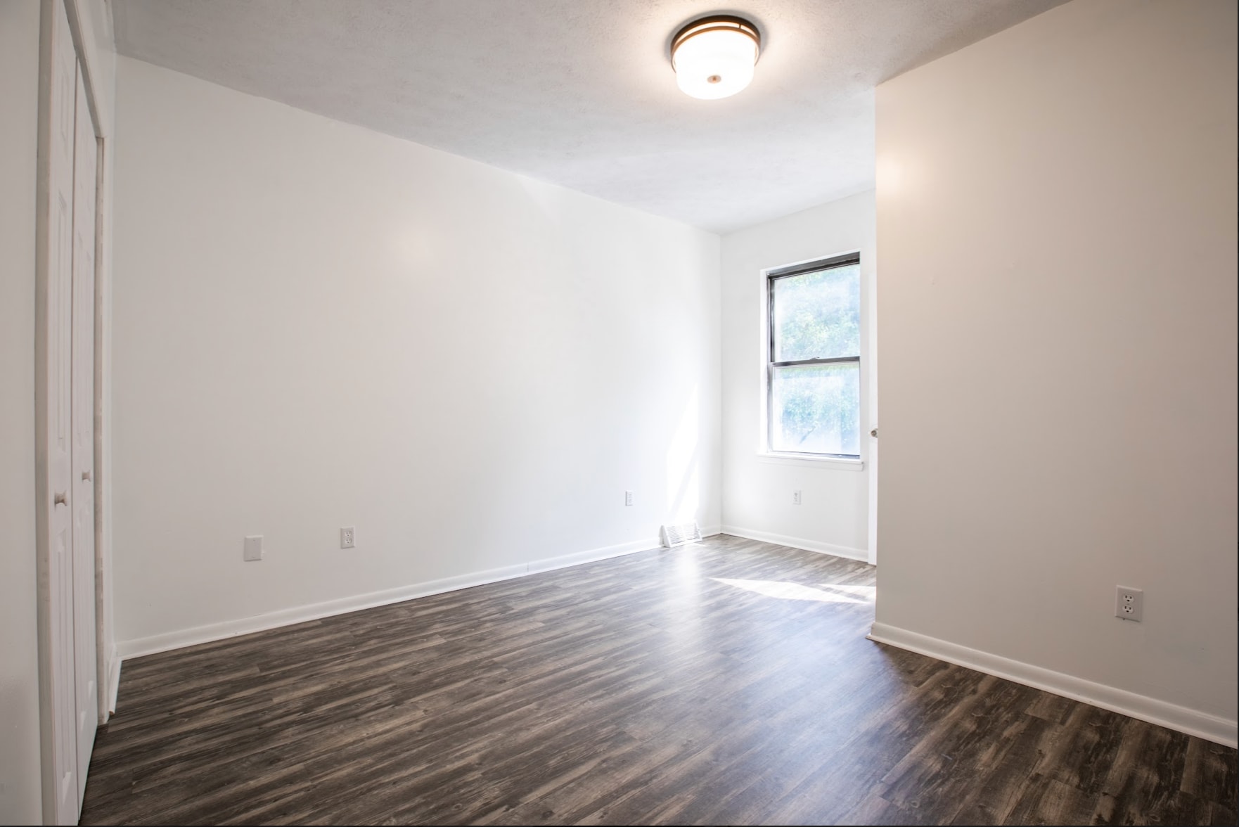 Building Photo - 415 E Carson St