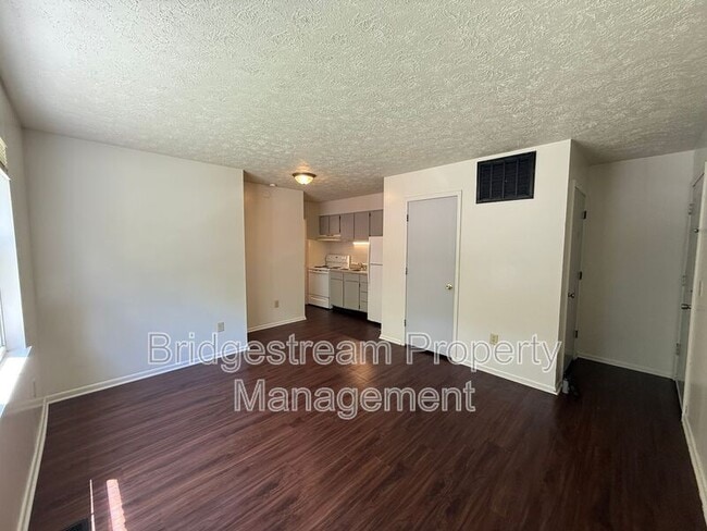 Building Photo - 3001 Idylwilde Blvd