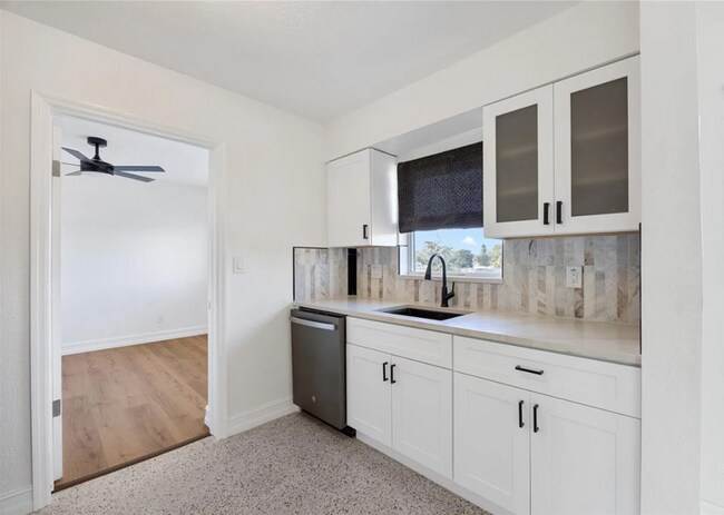 Building Photo - 4869 Venetian Blvd NE