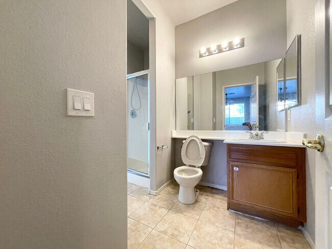 Building Photo - Beautiful 2 story 3 car garage single fami...