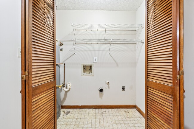 Building Photo - 2804 Briar Hill Ln SE