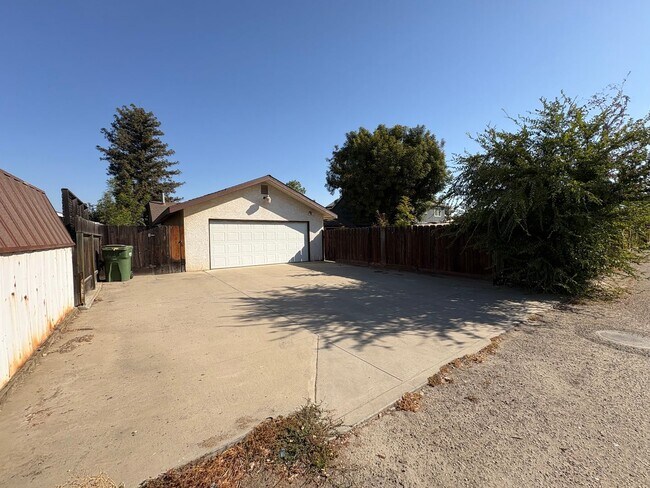 Building Photo - 636 Ramblewood Ct
