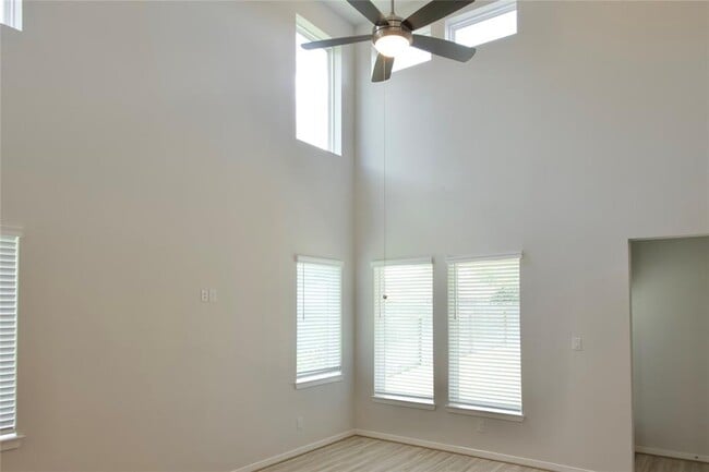 Building Photo - 8475 Harrington Grv Trl