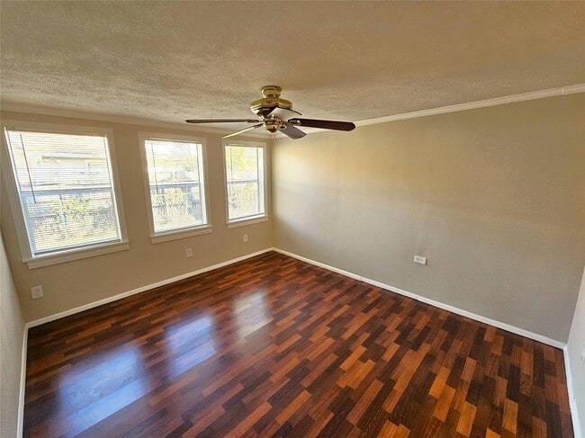 Building Photo - 6647 Sylvan Rd