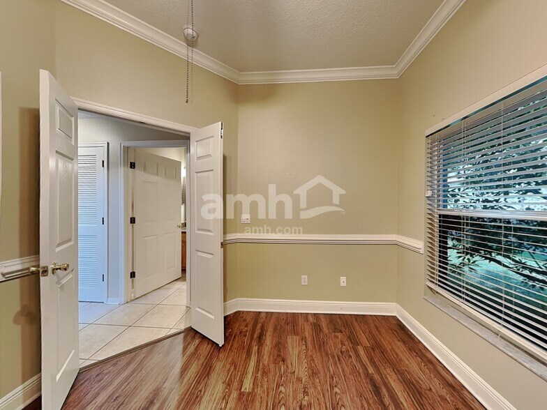 Building Photo - 883 Moonluster Dr