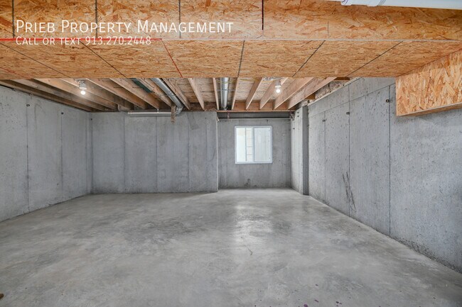 Building Photo - 10332 Farrow Ave