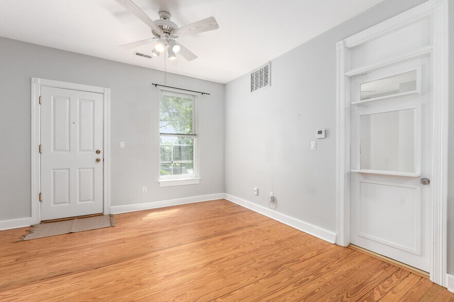 Living Room - 36 E Kossuth St