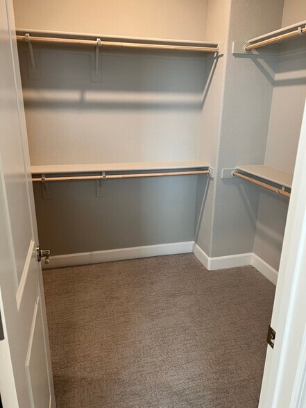 Building Photo - 3064 Vaughn Wy