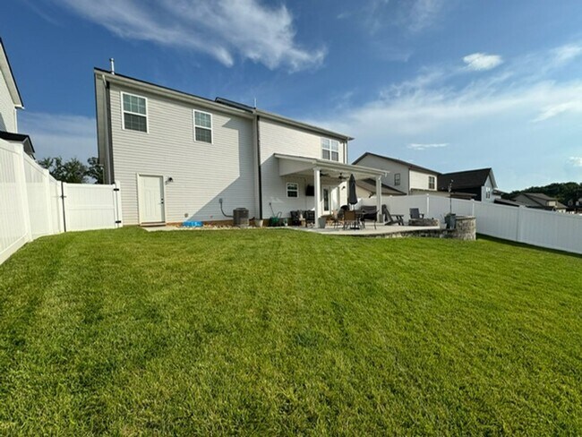 Building Photo - Knoxville 37920 - **COMING AVAILABLE August 1st** Beautiful single family home located in South K...