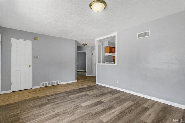 Building Photo - 9713 Dennis Dr