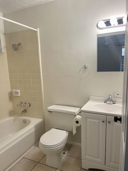 New vanity - 15-647 Puni Mauka Loop N