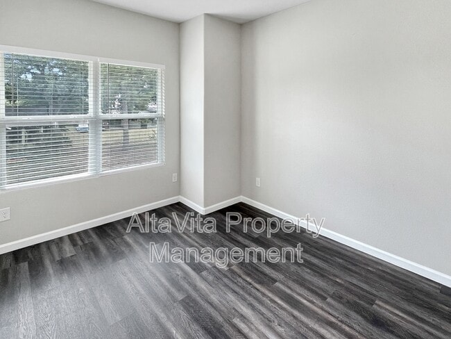 Building Photo - 3213 Chenault St