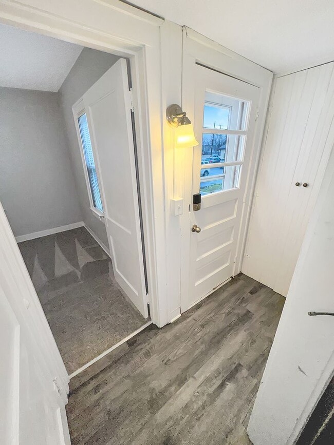 Building Photo - 6824 Hanna Lake Ave SE