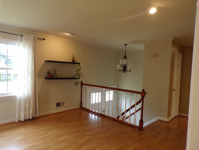 Building Photo - WOW Factor Home in Alexandria
